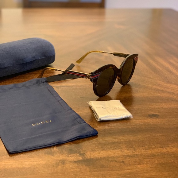Gucci Accessories - NWT Gucci GG logo Women’s fashionable sunglasses